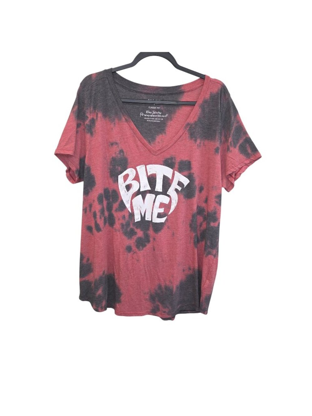 Torrid Girlfriend Tee aRed tie-dye  "Bite Me" graphic. 2X 1991